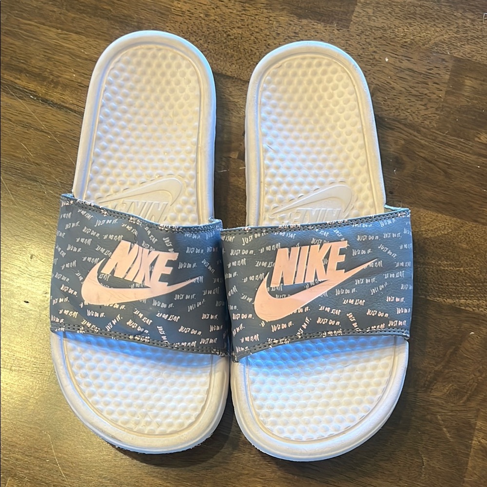 Nike Women's Sandals in Gray and Pink